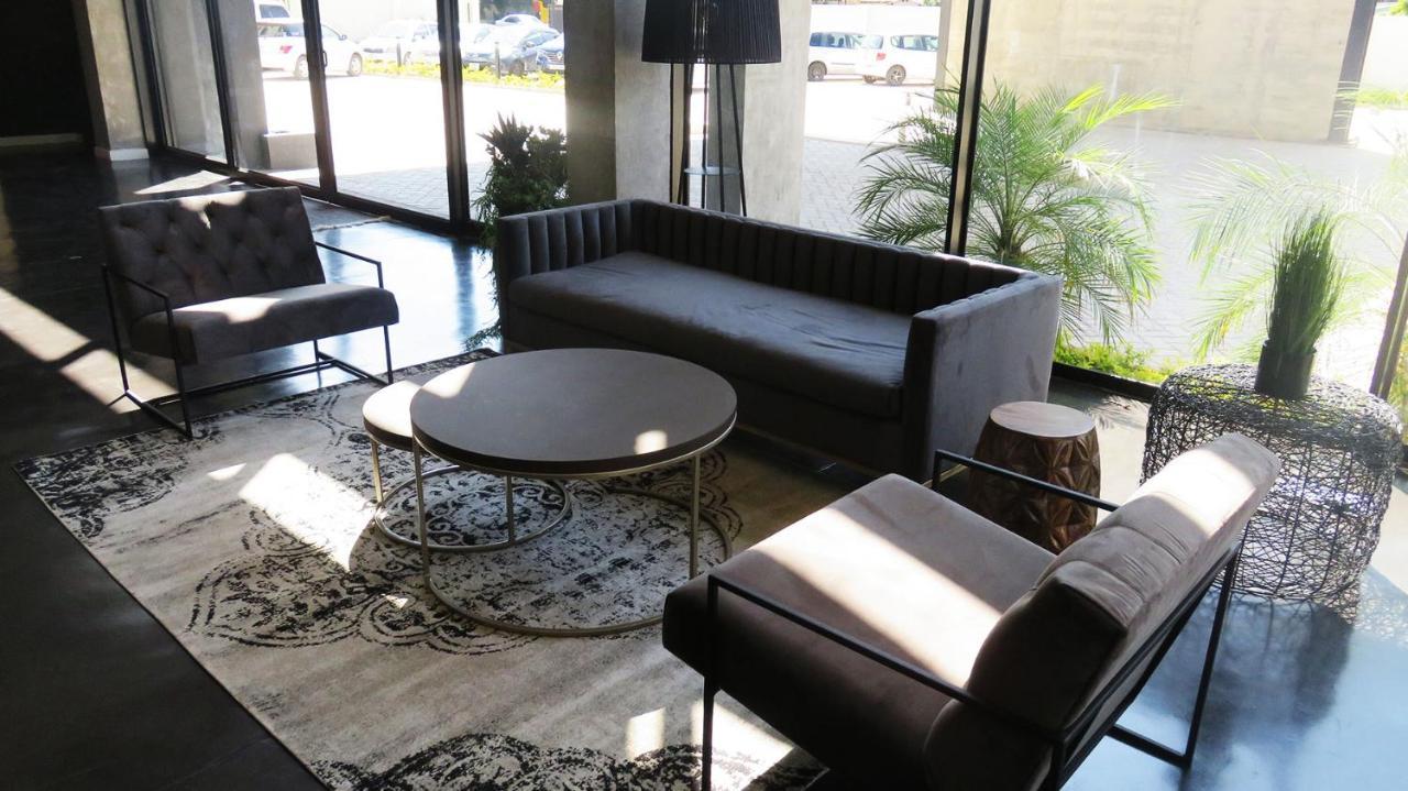 The Urban Hotel Лусака Екстериор снимка