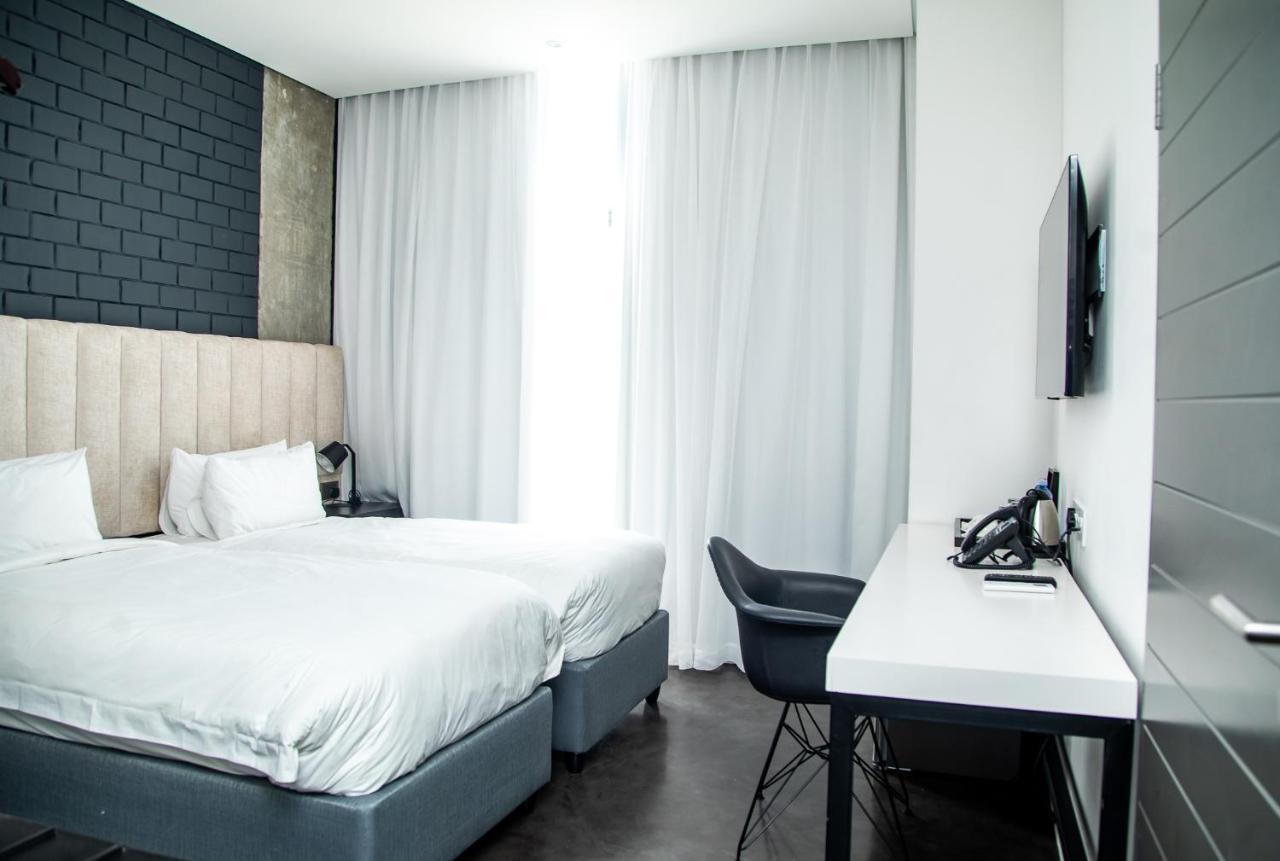 The Urban Hotel Лусака Екстериор снимка