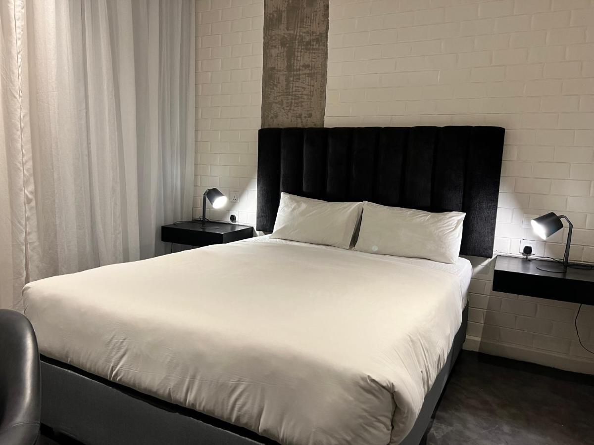 The Urban Hotel Лусака Екстериор снимка