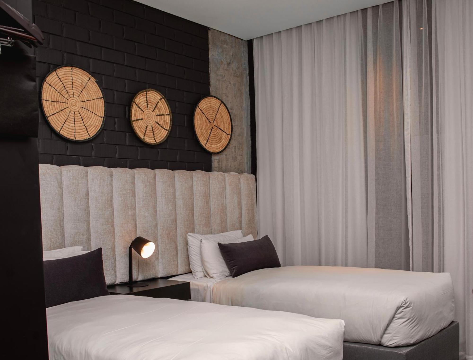 The Urban Hotel Лусака Екстериор снимка