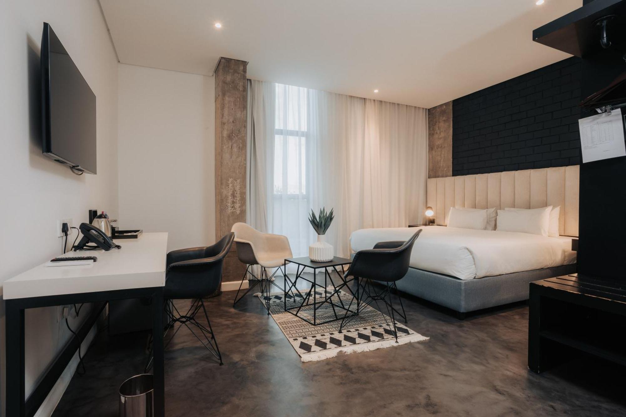 The Urban Hotel Лусака Екстериор снимка